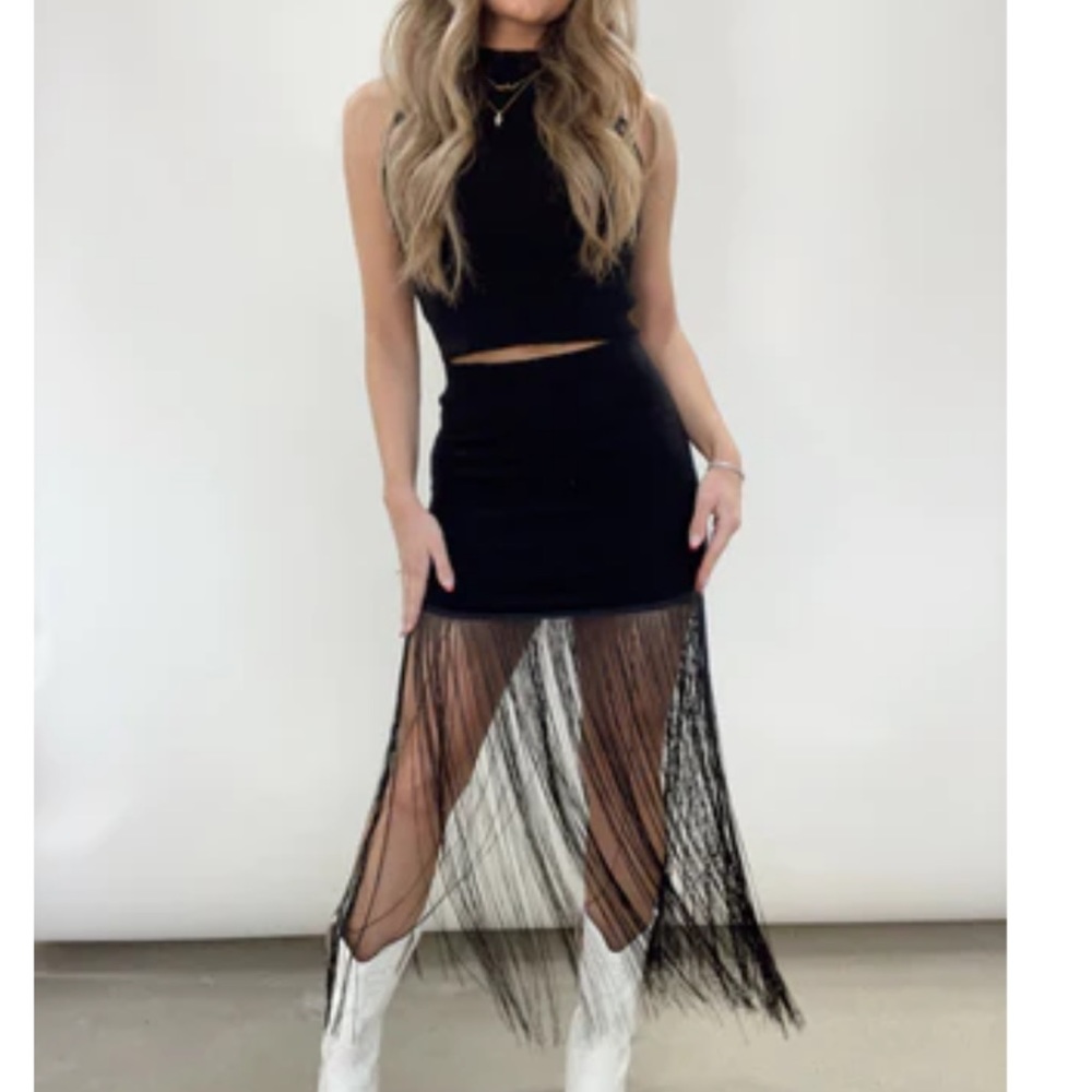 Fringe skirt - black knit crop top